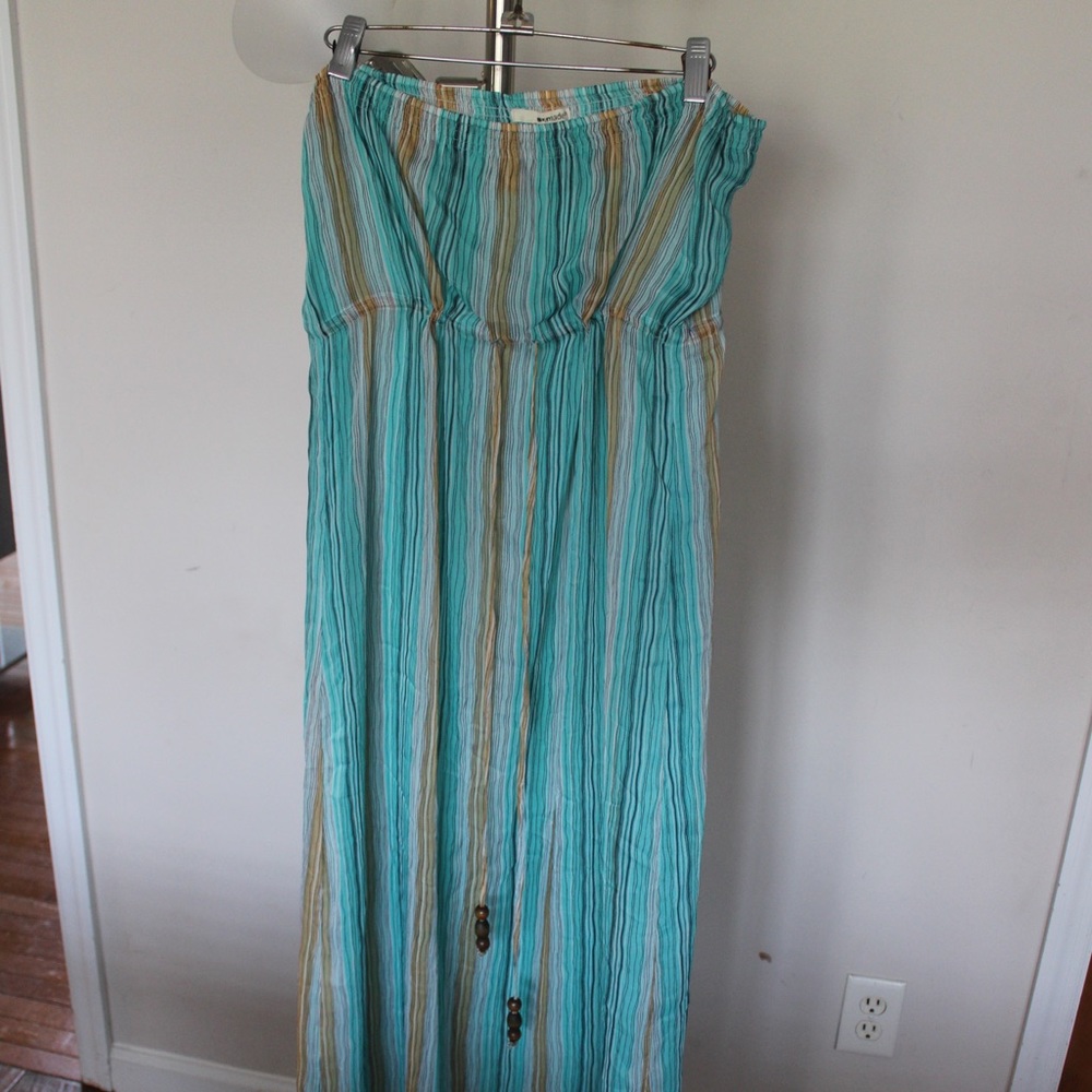 LA MADE SLEEVELESS DRESS